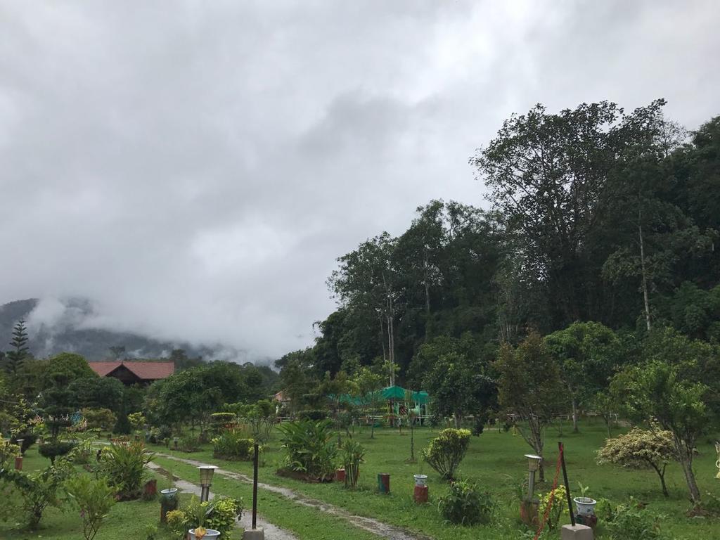 Happy Paradise Kampung Janda Baik Exterior photo