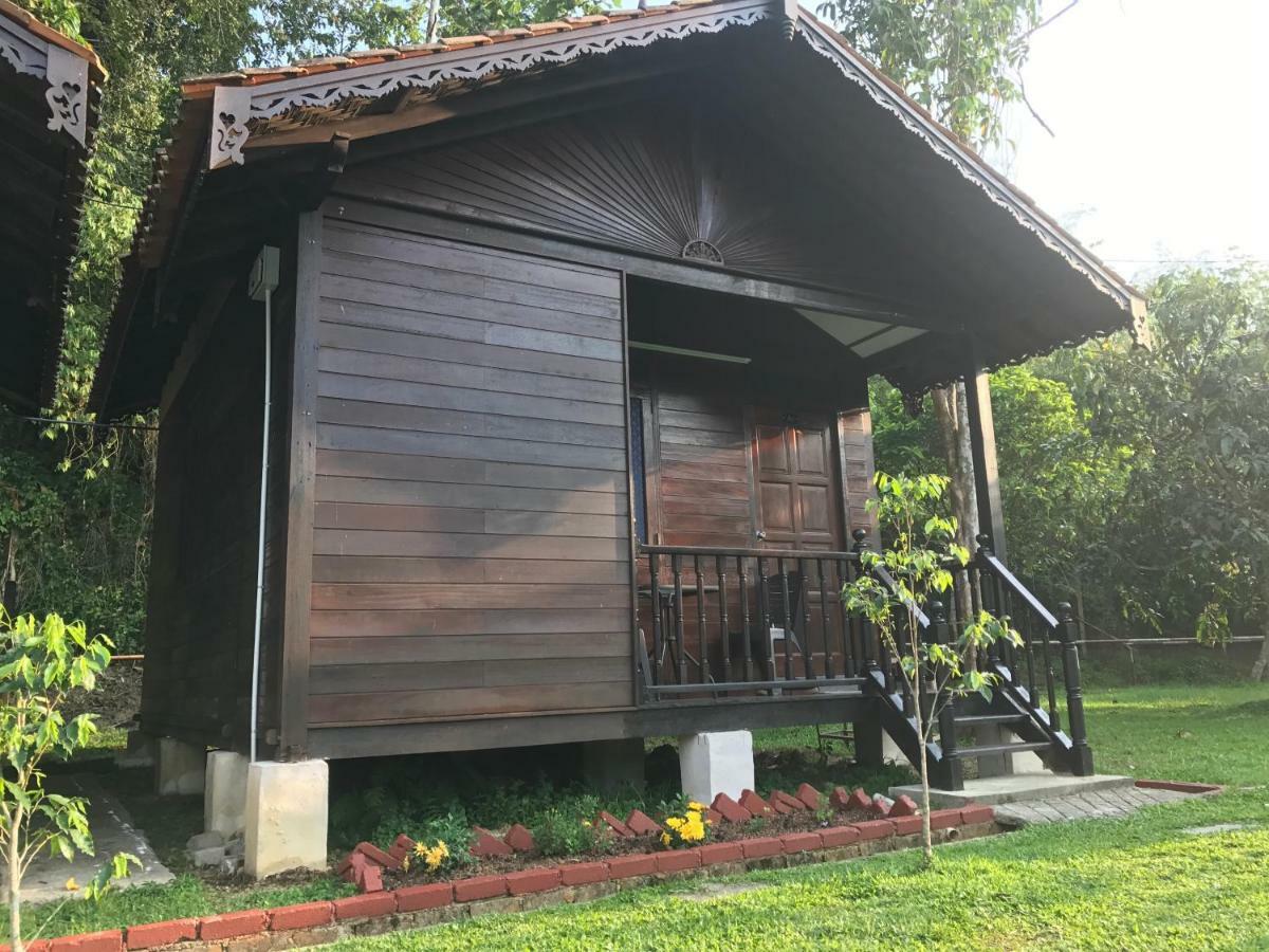 Happy Paradise Kampung Janda Baik Exterior photo