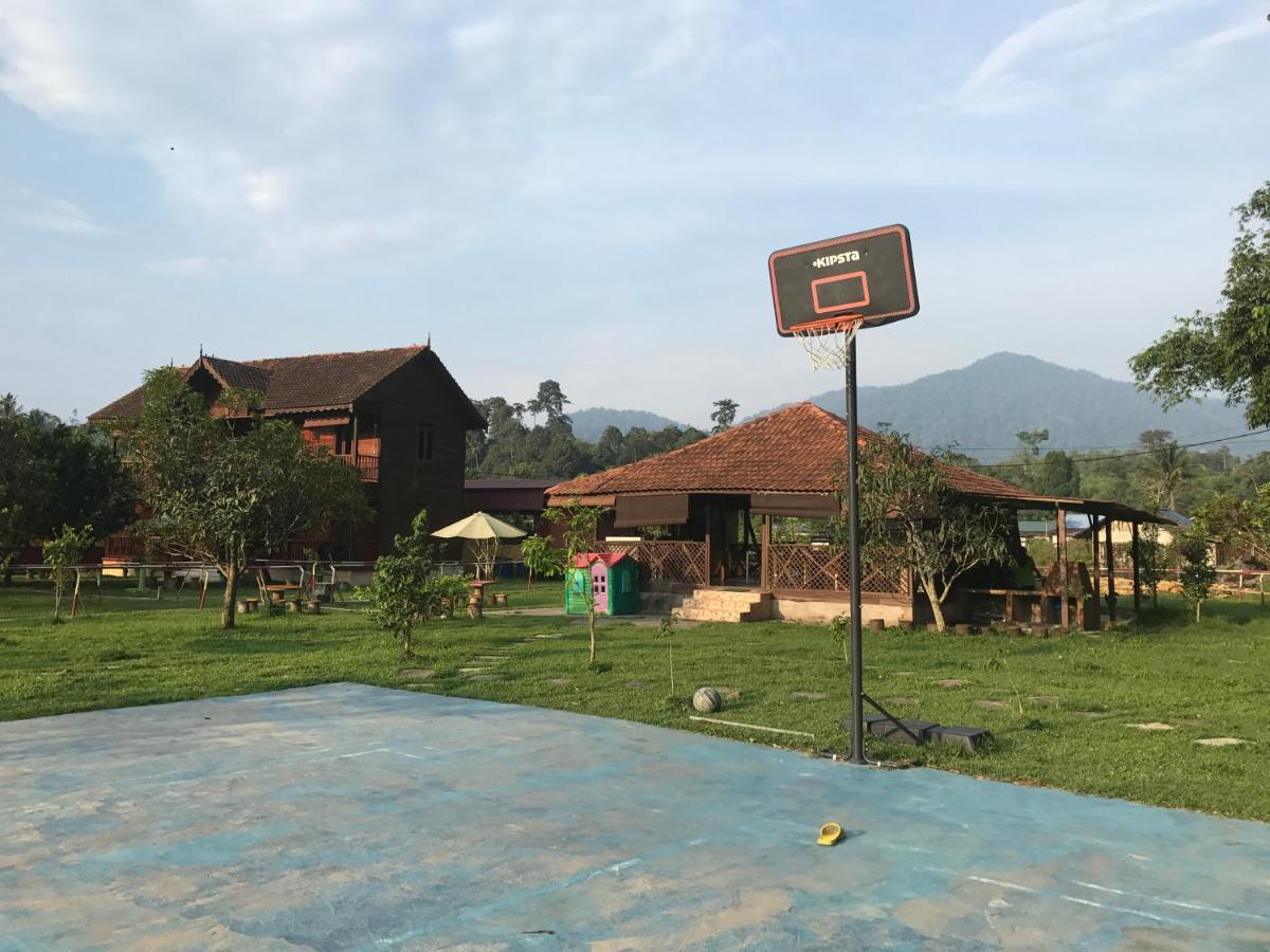 Happy Paradise Kampung Janda Baik Exterior photo